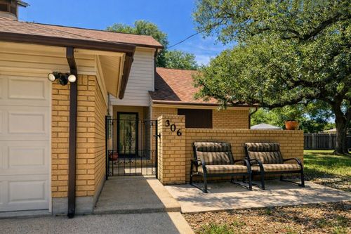 306 S Arnold St, Lampasas, TX, 76550-2536 | Card Image
