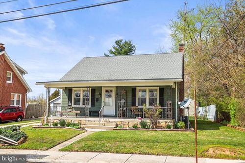 318 W High St, NEW OXFORD, PA, 17350-1504 | Card Image