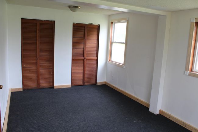 master bedroom closer | Image 8
