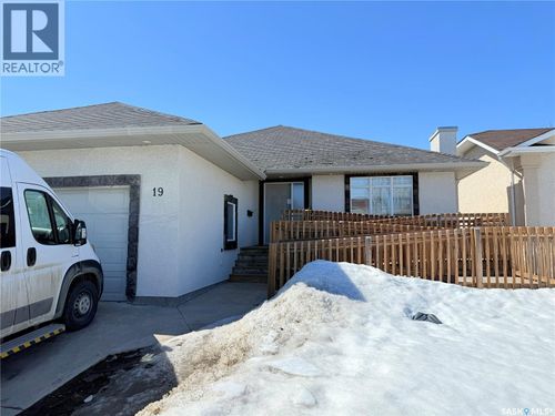 19 Kernaghan Cres, Prince Albert, SK, S6X1C8 | Card Image