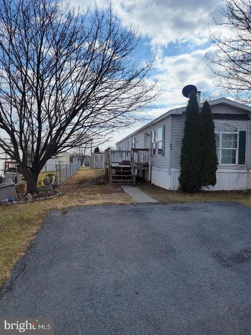 861 Royal Crest Dr, MARTINSBURG, WV, 25401-5161 | Card Image