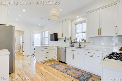 812 E George Ave, Hazel Park, MI, 48030-2558 | Card Image