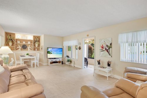 a1-122 Lake Pine Cir, Greenacres, FL, 33463-5507 | Card Image