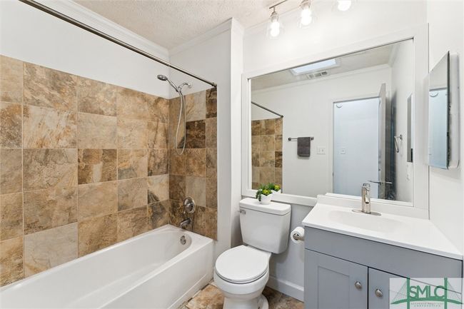 Hall Bathroom | Image 25