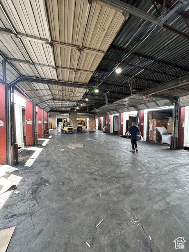 View of garage | Image 9