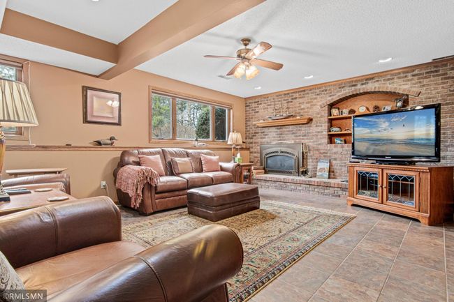 Family Room | Image 20