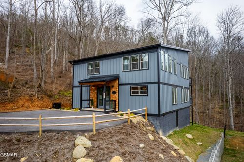 456 Winfield Heights Rd, Gatlinburg, TN, 37738-3156 | Card Image
