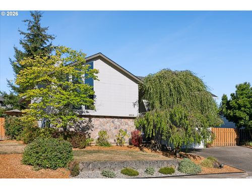 8615 Sw Rebecca Ln, Beaverton, OR, 97008-7034 | Card Image