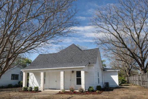 807 Kaufman St, Waxahachie, TX, 75165-2711 | Card Image