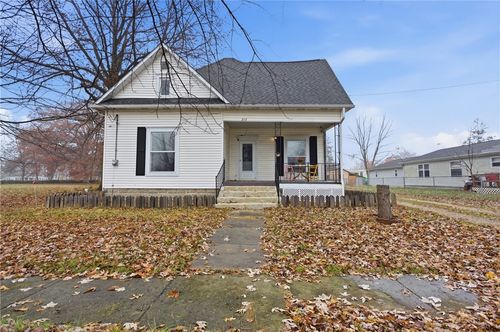 212 S Broadway St, Greenup, IL, 62428-1326 | Card Image