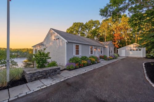 162 Main St, Osterville, MA, 02655-1415 | Card Image