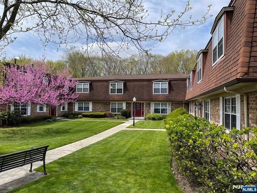 352 Sutton Pl, Norwood, NJ, 07648-1550 | Card Image