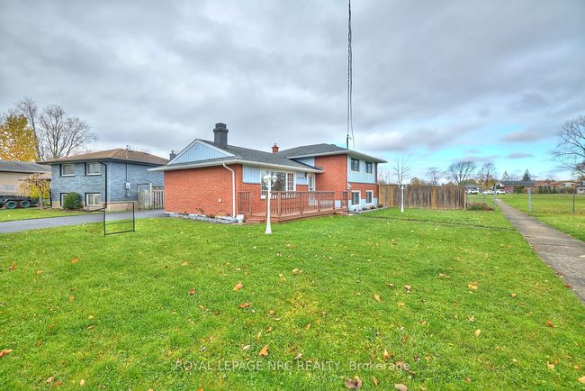 7405 Susan Cres, House other with 4 bedrooms, 2 bathrooms and 4 parking in Niagara Falls ON | Image 5