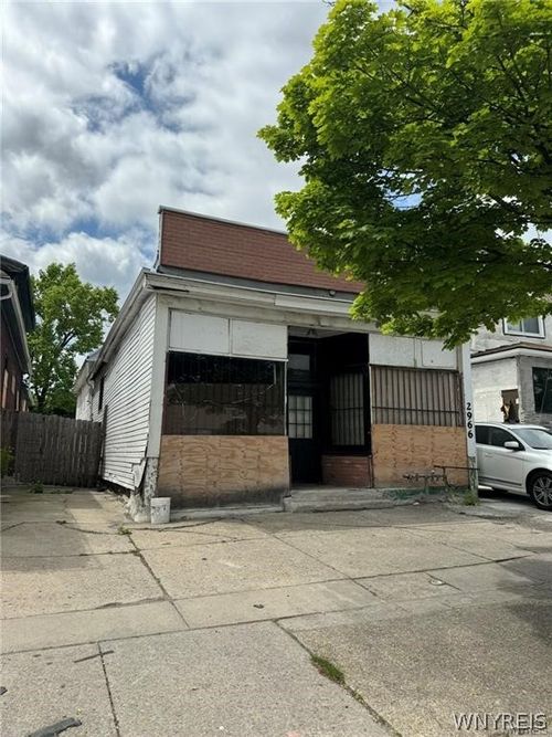 2966 Bailey Ave, Buffalo, NY, 14215-2827 | Card Image