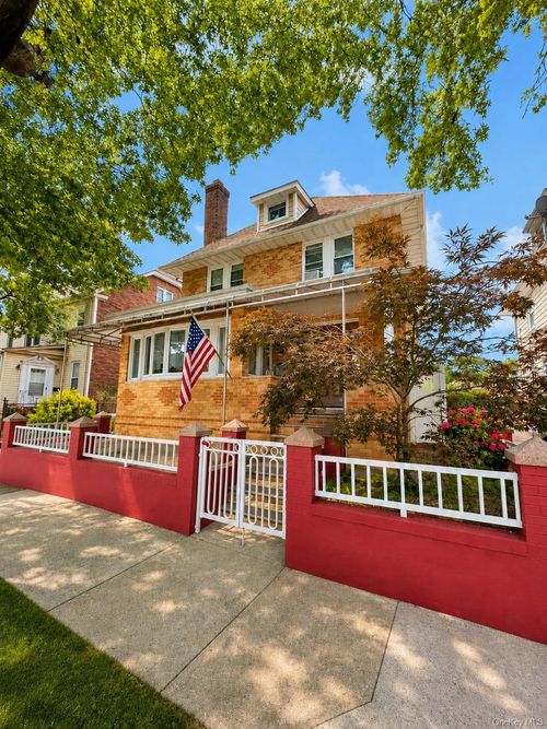 9440 Springfield Boulevard, New York, NY, 11428 | Card Image