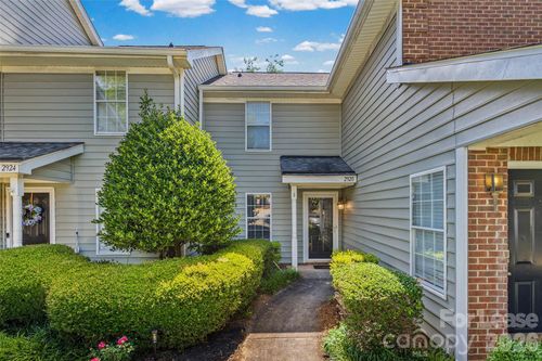 2920 Iron Gate Ln, Charlotte, NC, 28212-3646 | Card Image