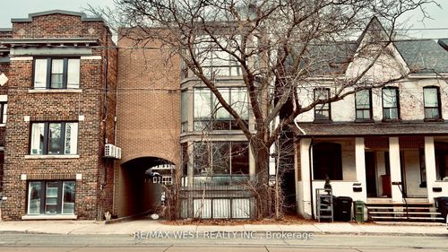 1061 Bathurst St, Toronto, ON, M5R3G8 | Card Image