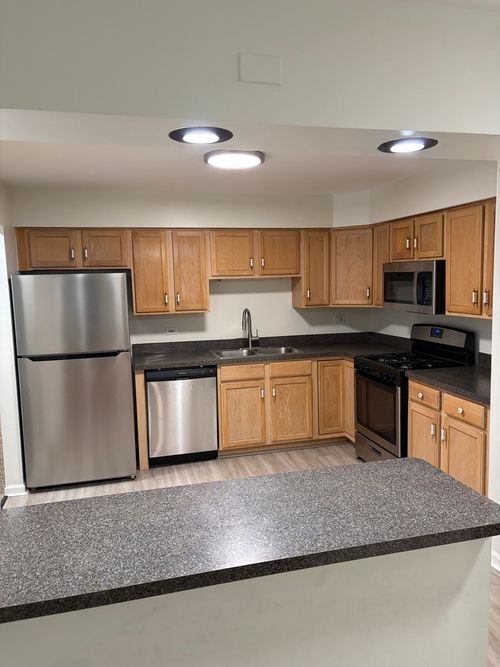 305-375 Winchester Rd, Libertyville, IL, 60048-3918 | Card Image