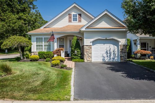 1 Kate Cir, Middle Island, NY, 11953-2679 | Card Image