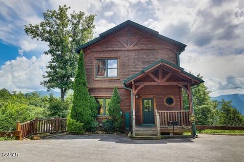 821 Great Smoky Way, Gatlinburg, TN, 37738 | Card Image