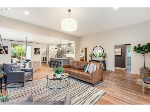 2424 Nw Crossing Dr, Bend, OR, 97703 | Card Image