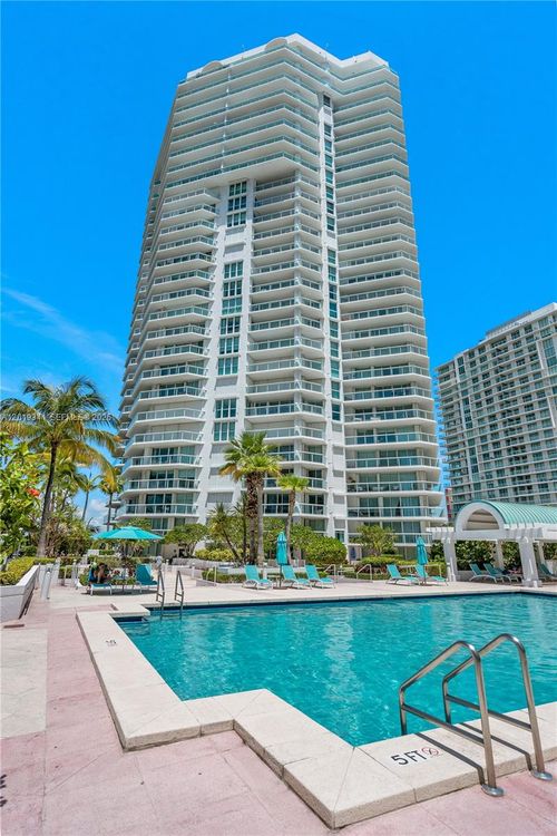652-16500 Collins Ave, Sunny Isles Beach, FL, 33160-4588 | Card Image