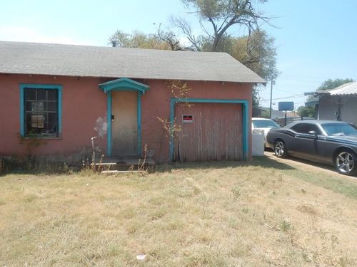 523 W Jackson St, Floydada, TX, 79235-2123 | Card Image