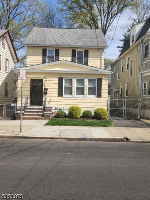 194 Kerrigan Blvd, Newark, NJ, 07106-3411 | Card Image