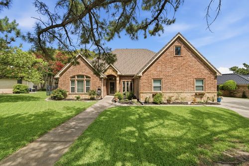 325 Driftwood Ct, Azle, TX, 76020-4111 | Card Image