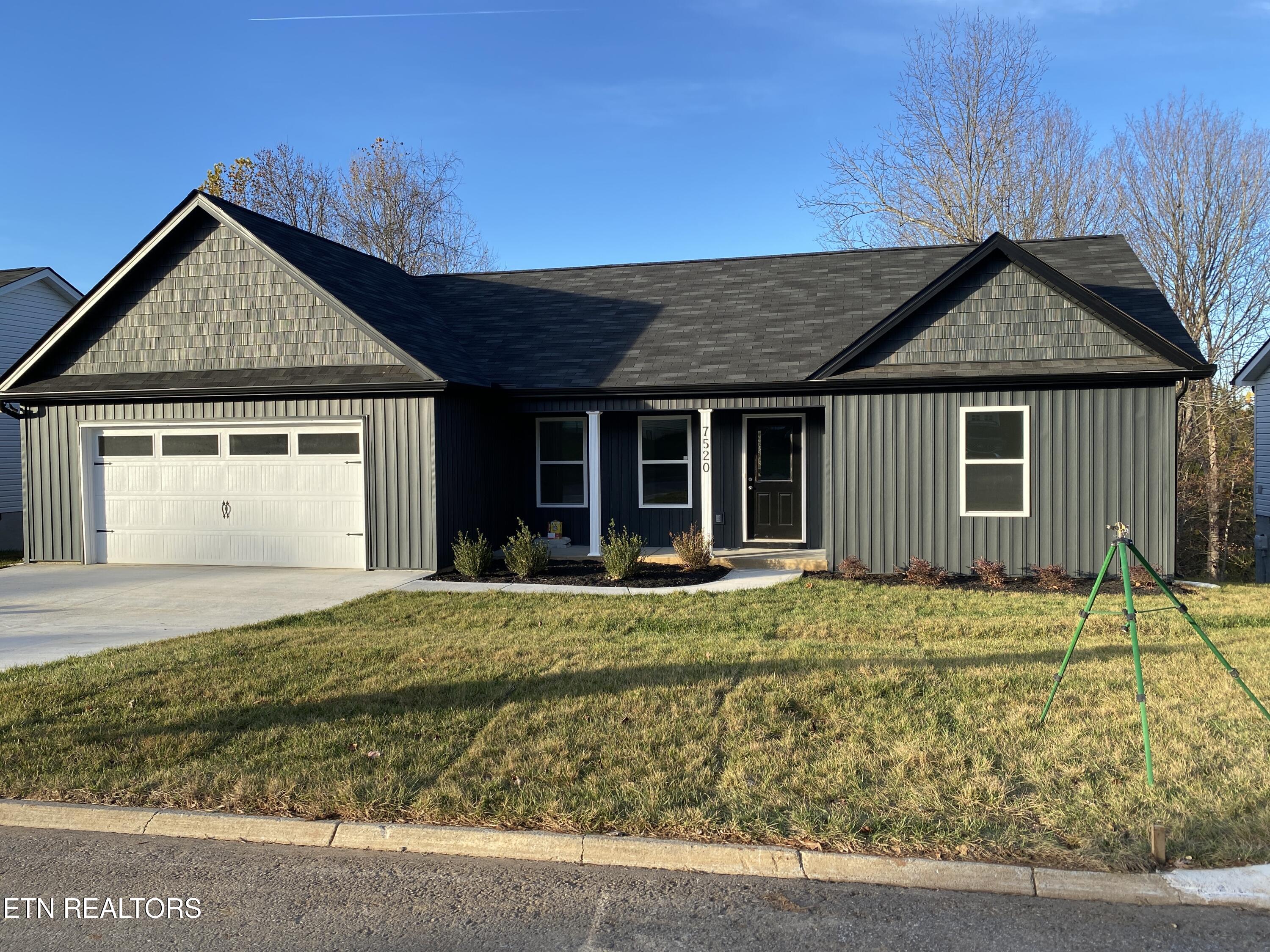 Silveredge Rd, Knoxville, TN 37918