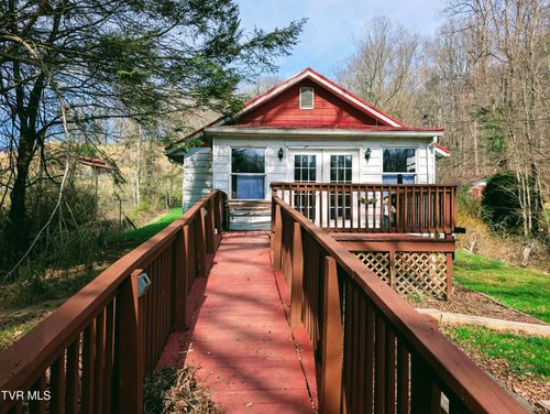 155 Selfe Dr, Clintwood, VA, 24228-6723 | Card Image