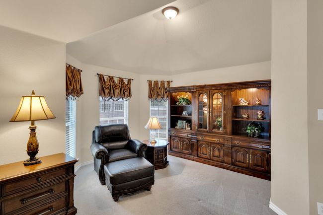 Sitting room in the Primary | Image 19