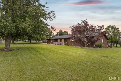 800 Hollow Ave, Jerseyville, IL, 62052-1376 | Card Image