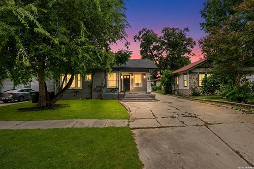 1311 W French Pl, San Antonio, TX, 78201-6352 | Card Image