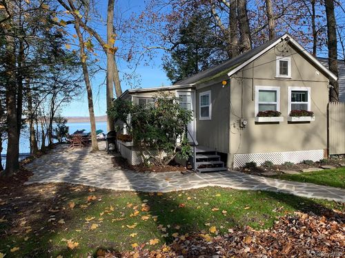 206 Sunset Cove Rd, Newburgh, NY, 12550-1540 | Card Image