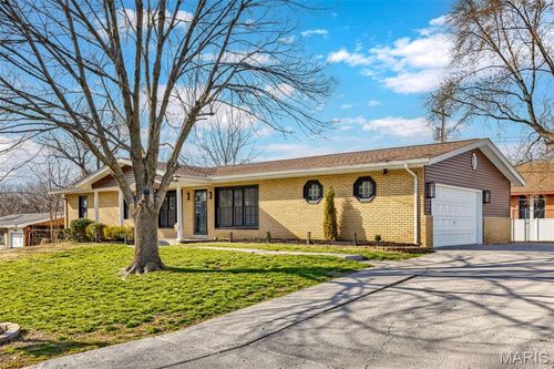 1011 Geringer Ct, Ferguson, MO, 63135-1757 | Card Image