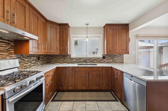 1426 Larkhaven Cres, House other with 3 bedrooms, 4 bathrooms and 4 parking in Orleans ON | Image 11