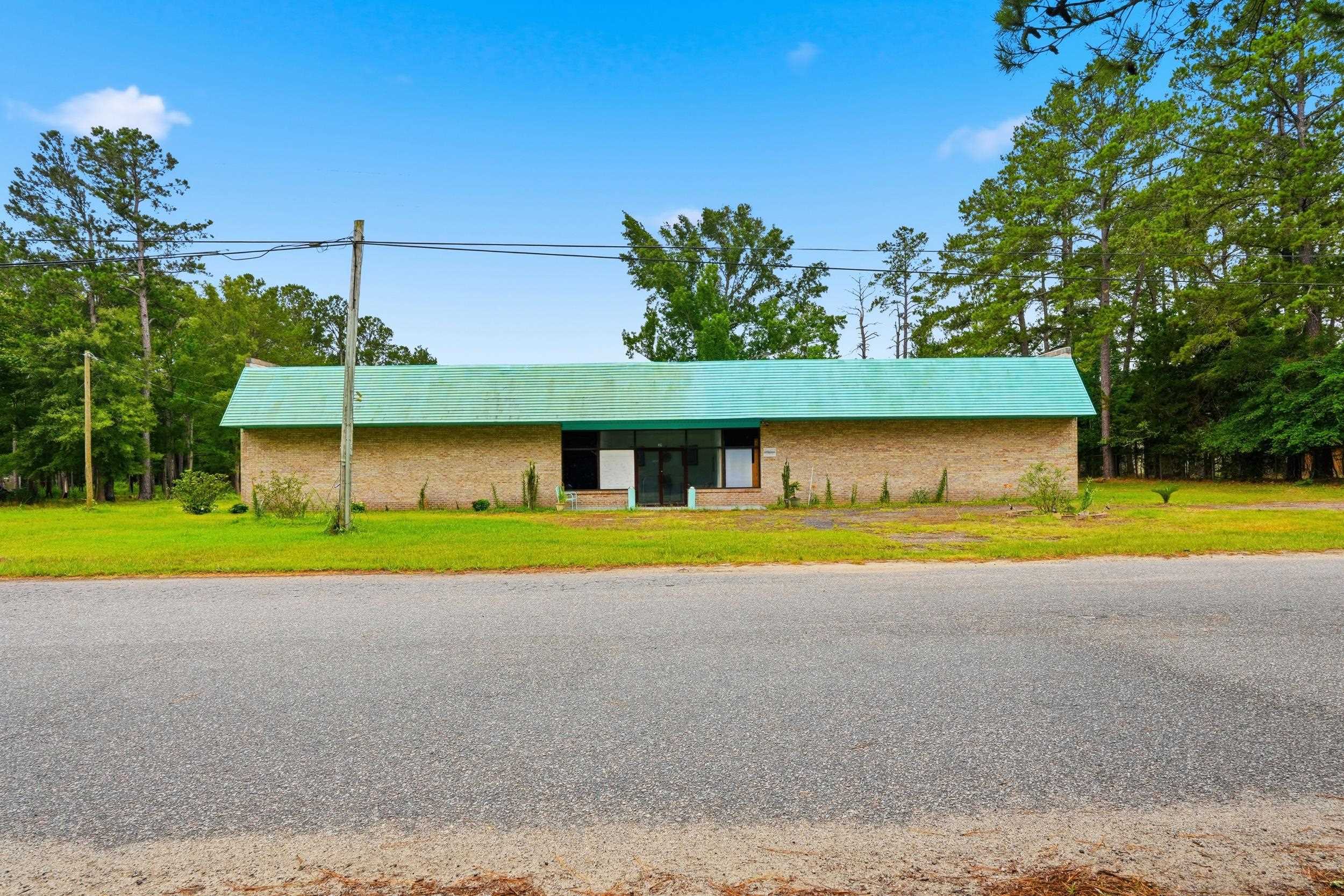 39 Old Cemetery Rd, Andrews, SC 29510
