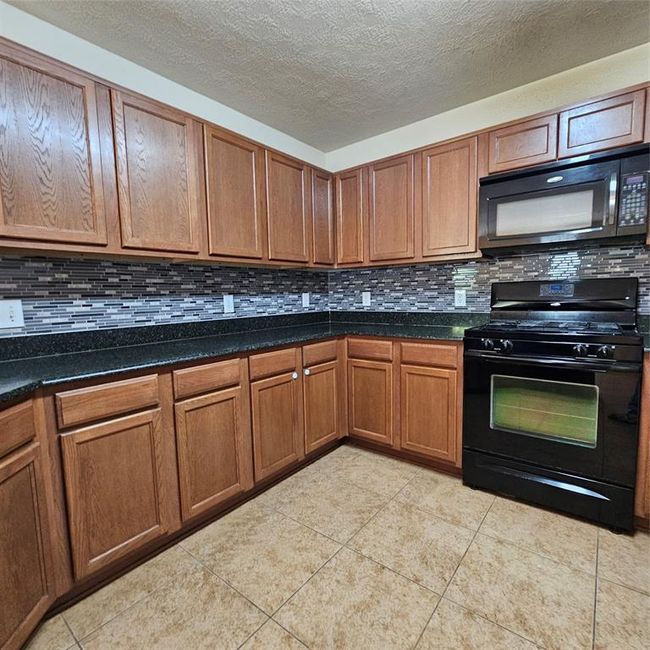 11727 Madison Oak St, House other with 3 bedrooms, 3 bathrooms and 2 parking in Houston TX | Image 9