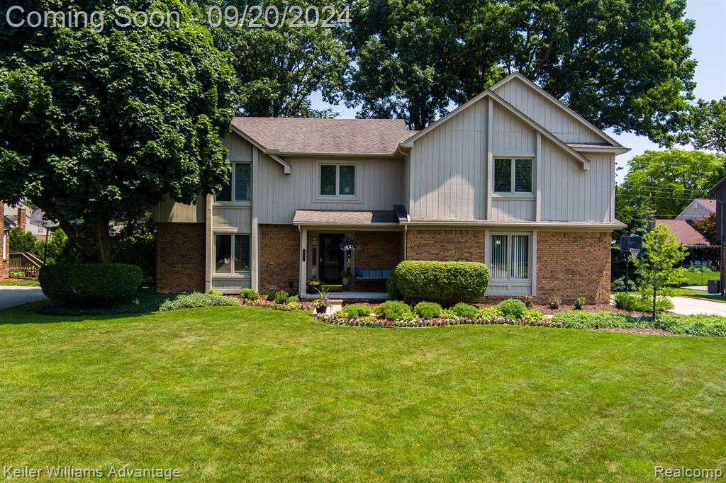 Surrey Ln, Farmington Hills, MI 48335