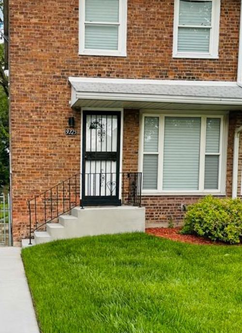 9323 S Calumet Ave, CHICAGO, IL, 60619-7305 | Card Image