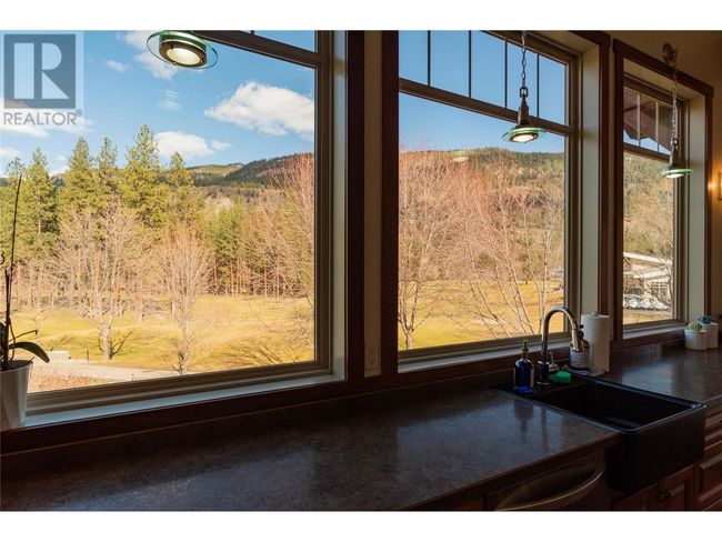 250 1 St Ave, House other with 3 bedrooms, 5 bathrooms and 3 parking in Kootenay Boundary BC | Image 17