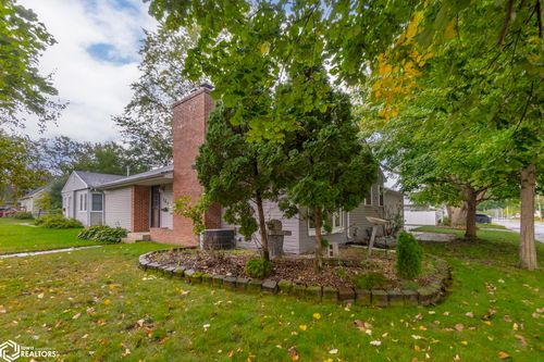 705 15th Pl Ne, Mason City, IA, 50401-1305 | Card Image