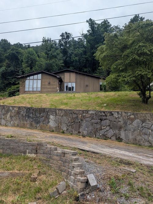 1107 Russell Hill St, Grundy, VA, 24614-6898 | Card Image