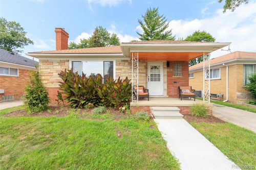 24091 Eastwood St, Oak Park, MI, 48237-2001 | Card Image