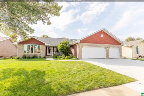 3819 Crescent Ln, South Sioux City, NE, 68776-3494 | Card Image