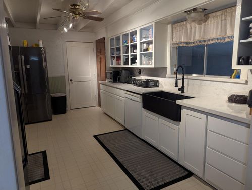 106 W Watt St, El Campo, TX, 77437-2901 | Card Image