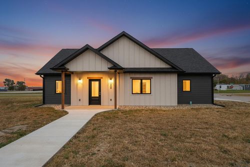 317 Zitkala-Sa Trl, Vermillion, SD, 57069-7080 | Card Image