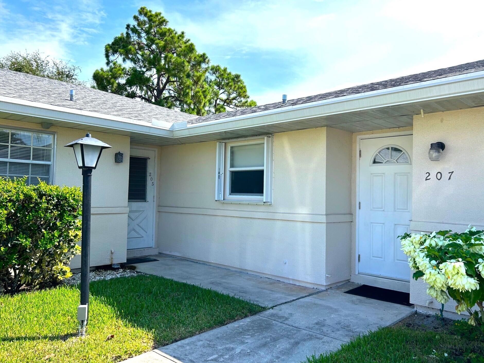 Cape Cod Cir, Lake Worth, FL 33467