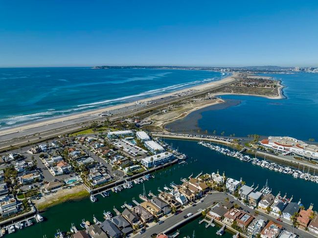 34 Montego Ct, Condo with 2 bedrooms, 3 bathrooms and 2 parking in Coronado CA | Image 29